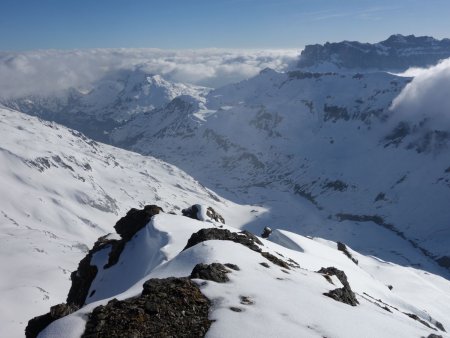 Vue sur le vallon de la Diosaz, avec pour toile de fond les Fiz.