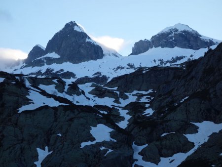 Regard vers l’Aiguille de Salenton (à droite).