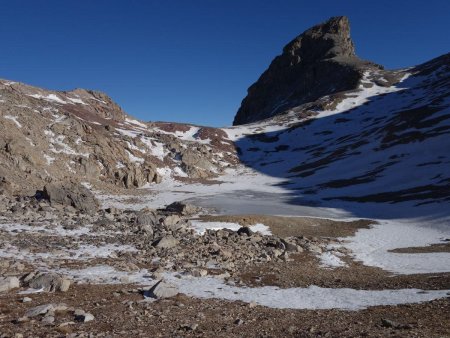 Le lac et le Roc Termier.