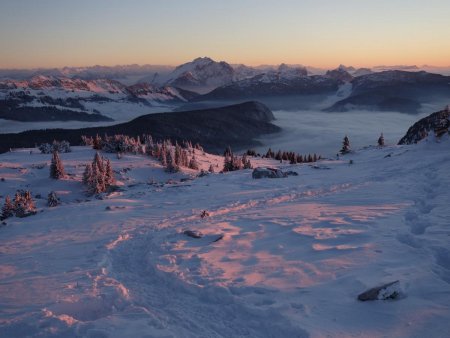 Les vallées plongent dans l’ombre...