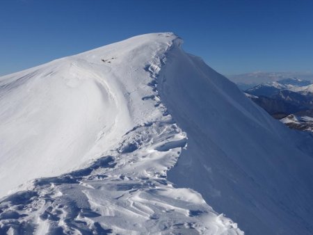 Sur la crête, attention aux corniches...