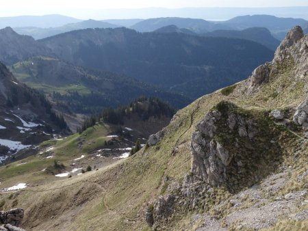 Vue sur la sente de montée.