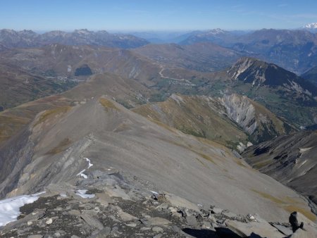 Regard sur la longue crête parcourue.