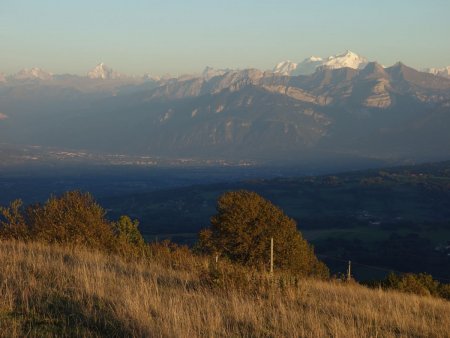 Vue sur le massif des Bornes et le mont Blanc.