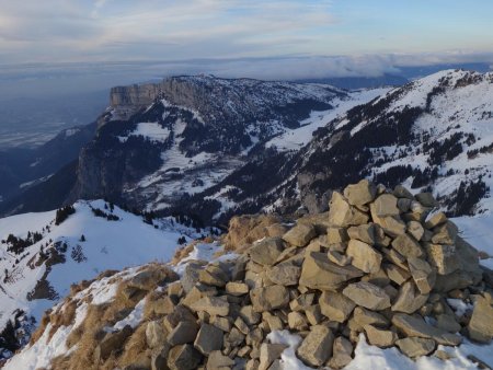 Au sommet, vue sur Cenise et les Rochers de Leschaux.