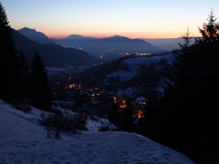 Retour au col de la Creusaz avec la nuit.