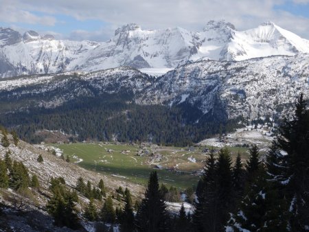 Le plateau en mode été, les crêtes en mode hiver...