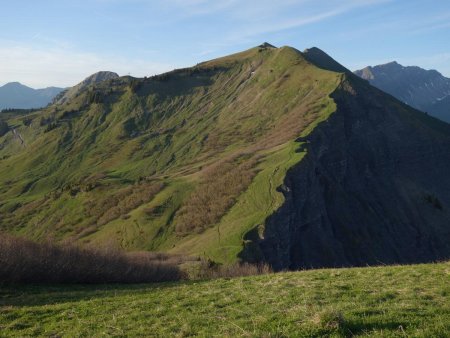 Regard arrière vers la Pointe d’Angolon et les crêtes parcourues.