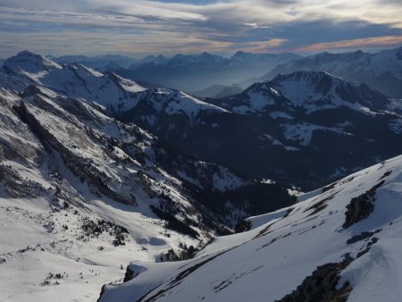 Au loin, les sommets des Bauges...