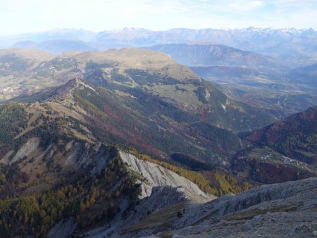 Vue sur le col de l’allimas et les crêtes du Baconnet.