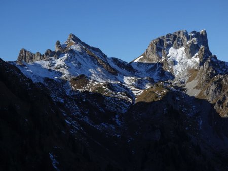 La pointe de Pavis et le château d’Oche.