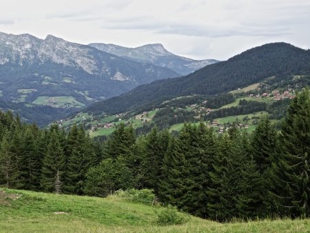 Vue sur la vallée de Manigod.