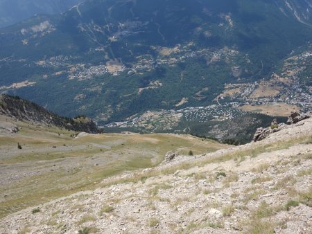 Vue plongeante sur les communes de Puy St Vincent et Vallouise