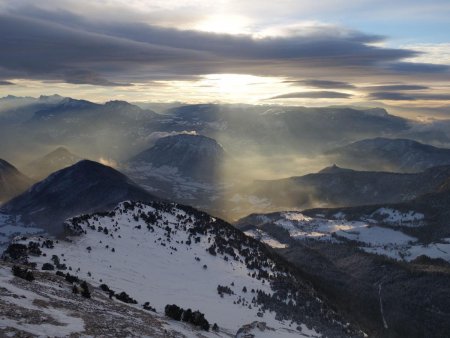 La Chartreuse et le Vercors, sous les lenticulaires poussés par le vent violent...