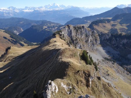 Regard arrière sur la crête parcourue.