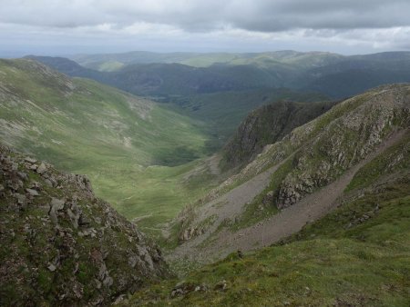 Vue vers le nord-est et la vallée de Dovedale.