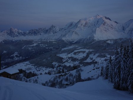 Le ciel s’assombrit sur Mégève et la chaîne du Mont Blanc...