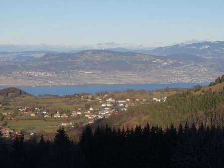 La vue s’ouvre vers le lac Léman...