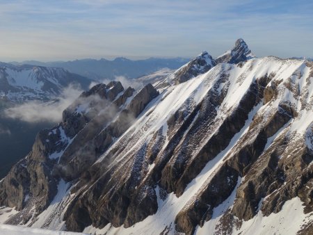 Les Aravis, tout en strates déversantes...