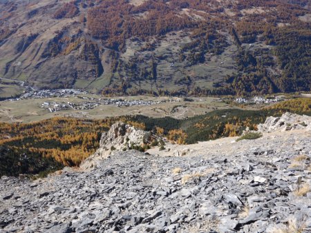 En dessous la vallée de Vars et ses petits villages