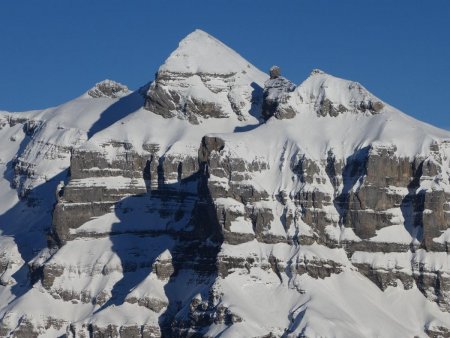 Le Tenneverge, au dessus de ses immenses falaises...