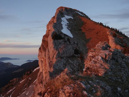 Regard arrière sur la Haute Pointe vespérale.