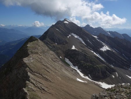 Vue sur la chaîne des Aravis vers le sud-ouest.