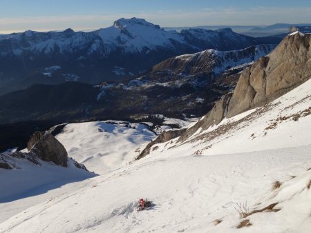 On laisse les raquettes, on continue en crampons...