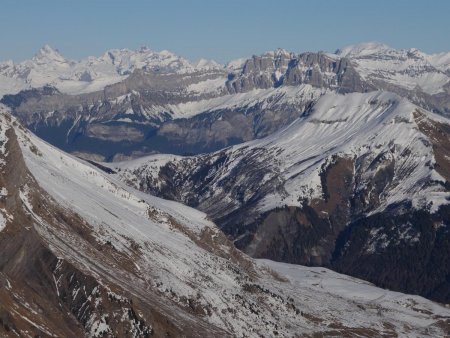 Regard vers Platé et le Haut-Giffre.