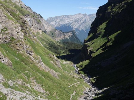 Le vallon de Sales sort progressivement de l’ombre...