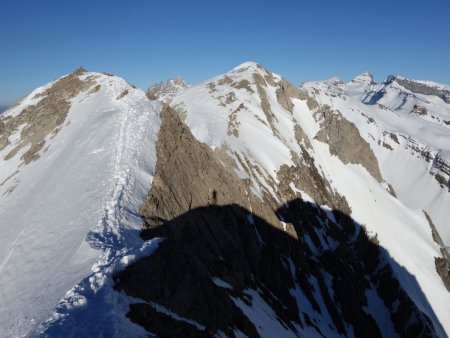 Une petite arête facile et panoramique vers la Dent Occidentale.