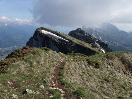 Regard arrière sur le chemin déjà parcouru depuis la Dent de Crolles.