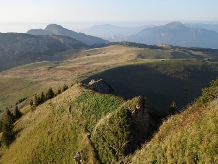 On s’élève au dessus du plateau de Cenise...