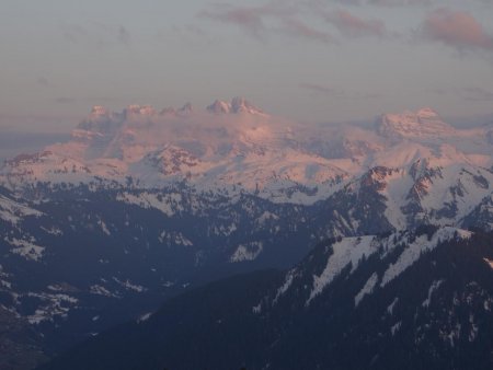 Au loin, les Dents du Midi et Tour Sallière...