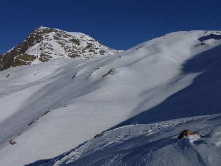 Les combes sont en neige molle, un peu pénibles sans raquettes...