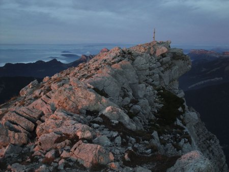 Crépuscule sur le sommet.