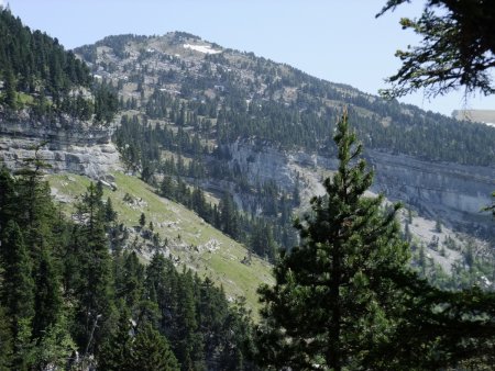 Sur le sangle sous le Prayet, face au cirque Sans Nom.