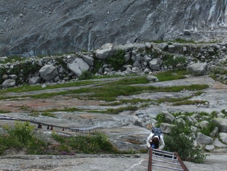 Descente des échelles vers la Mer de Glace.