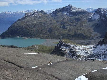 Les terrains lunaires du col, face au Luisin.