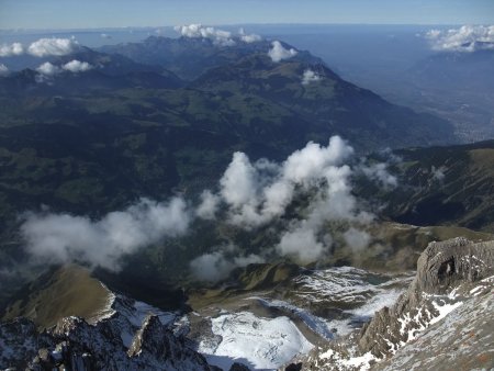 Vue sur le val d’Illiez, le val d’Abondance et la vallée du Rhône.