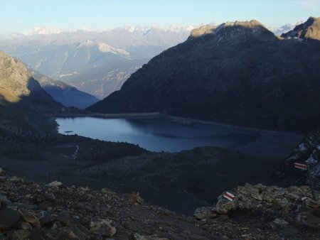 Descente sur le lac de Salanfe.