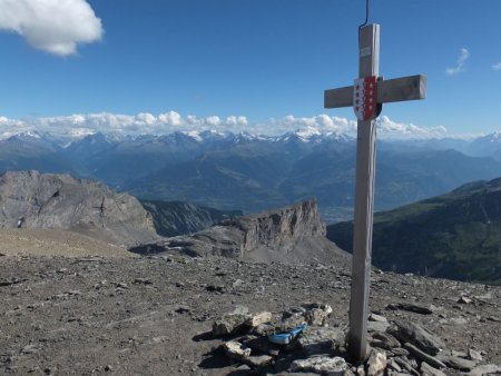 Vers le sud, vue sur les alpes valaisannes.