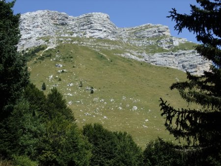 La Dent de Crolles, vue du col des Ayes.