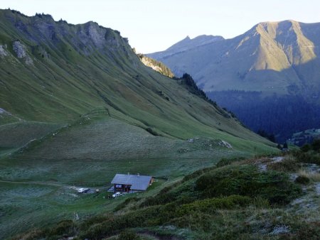 Le col et le refuge de la Golèse.