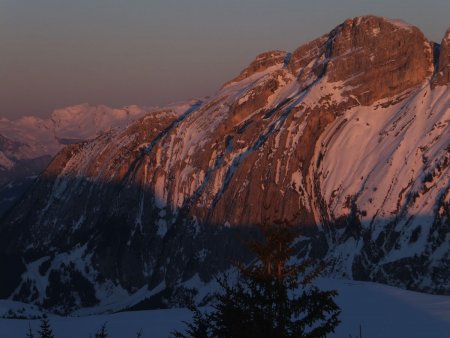 Les falaises du Bargy à la couleur du soir...