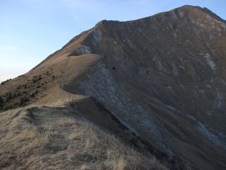 Vue arrière vers le sommet.