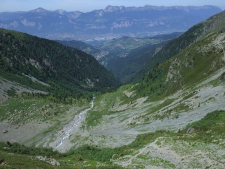 En montant au lac Blanc, vue sur le vallon de Saint-Mury.