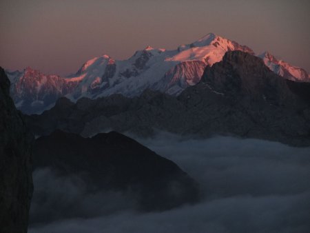 Les derniers des derniers rayons sur le mont Blanc.