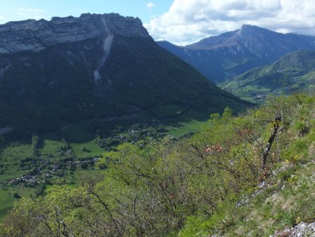 Vue sur le col d Clémencières, le Néron et les Rochers de Chalves.