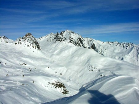 Le Mont Rosset (bien blanc) et son superbe environnement